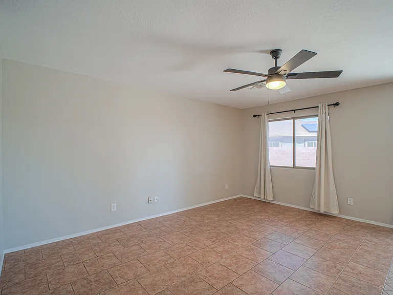 305 W Settlers Trl — Photo 5
