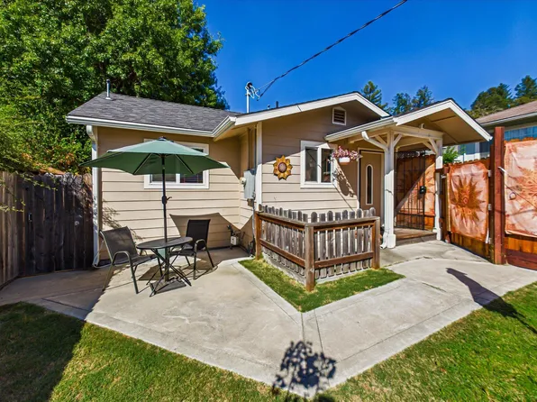 521 Pine Ln, Garberville, CA 95542