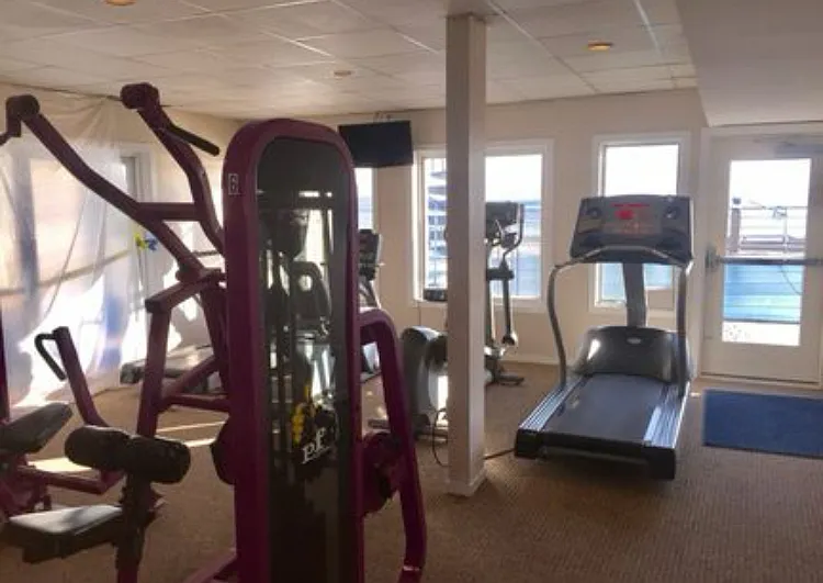 One of the two fitness room_Go on the treadmill while looking a the water.