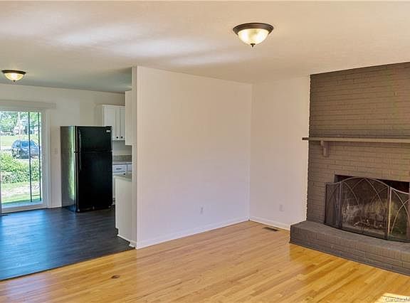 5th image of 702 Prince Dr