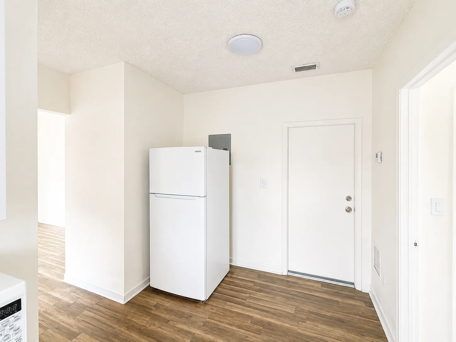 1 bed, 750 sqft, $1,700 — Photo 3