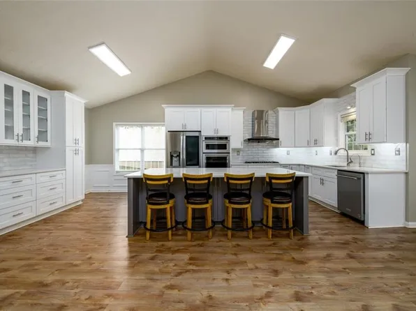 6391 Compass Dr, Flowery Branch, GA 30542