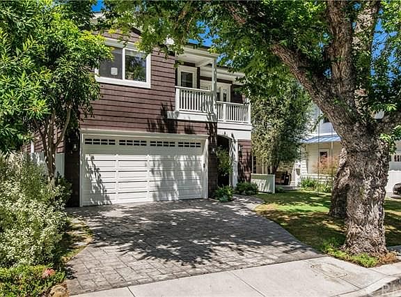 2nd image of 2809 N Poinsettia Ave