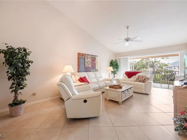 774 Wiggins Lake Dr APT 204, Naples, FL 34110