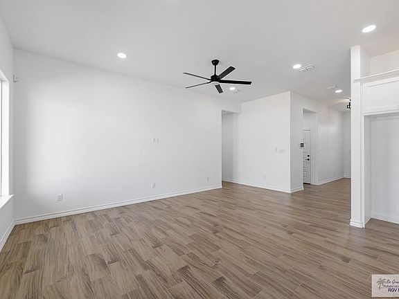 3rd image of 402 Janet Cir S