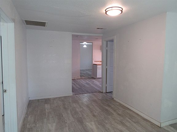 5th image of 2705 Summer Ave