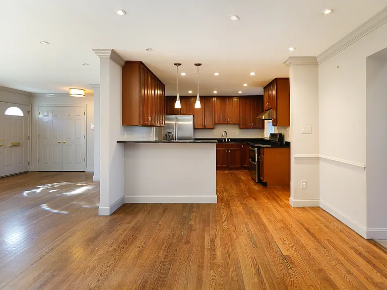 10306 Fleming Ave — Photo 8