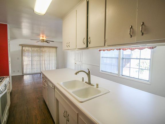 3rd image of 304 E Camden St