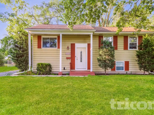 2556 Forest Glen Pkwy, Woodridge, IL 60517