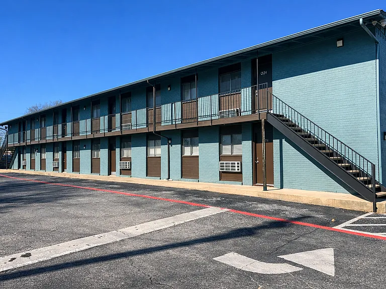 Sun Valley Apartments — Photo 6
