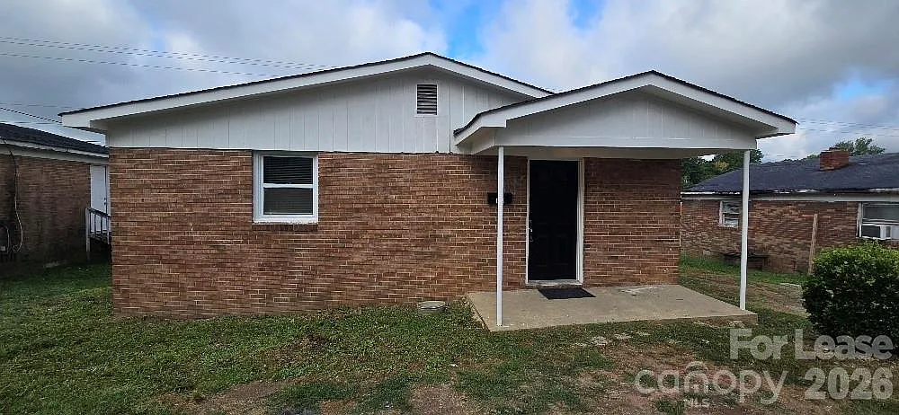 2 bed, 1.0 bath, 841 sqft, $960 — Photo 1