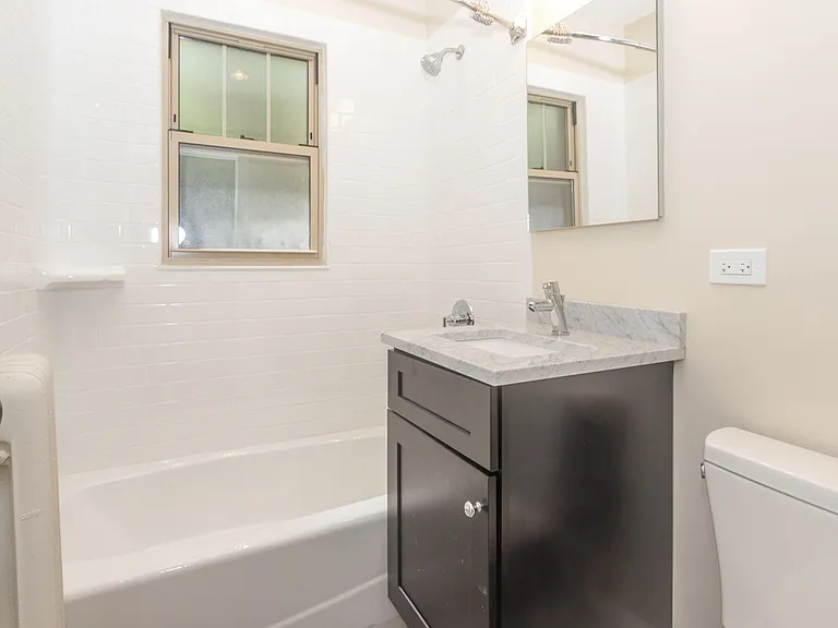 Junior One Bed Bathroom