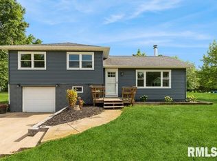 814 Jones St, Le Claire, IA