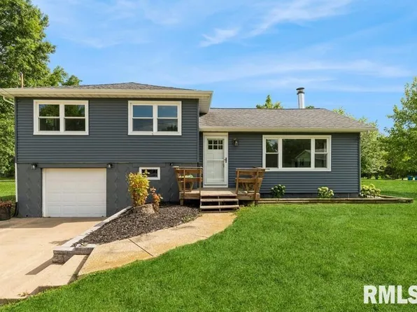 814 Jones St, Le Claire, IA 52753