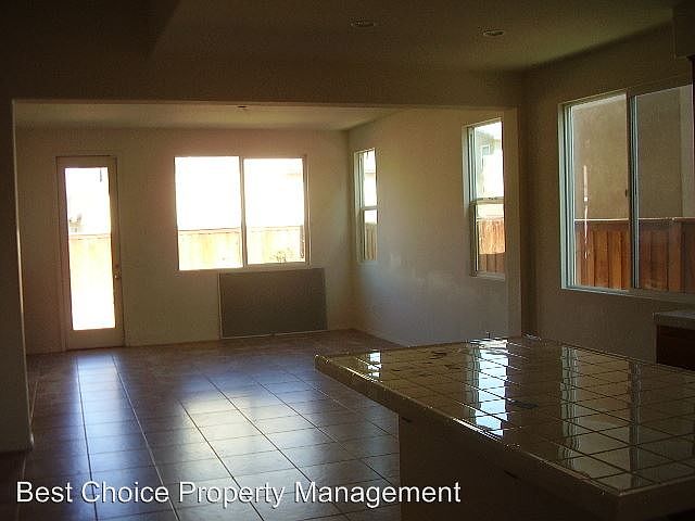 2nd image of 1275 Lavender Ln
