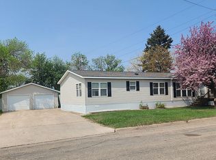 225 16th Ave N, Carrington, ND 58421