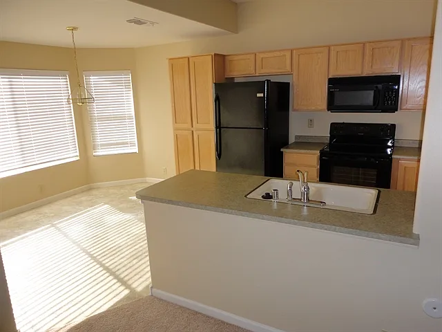 10235 W Missouri Ave — Photo 3