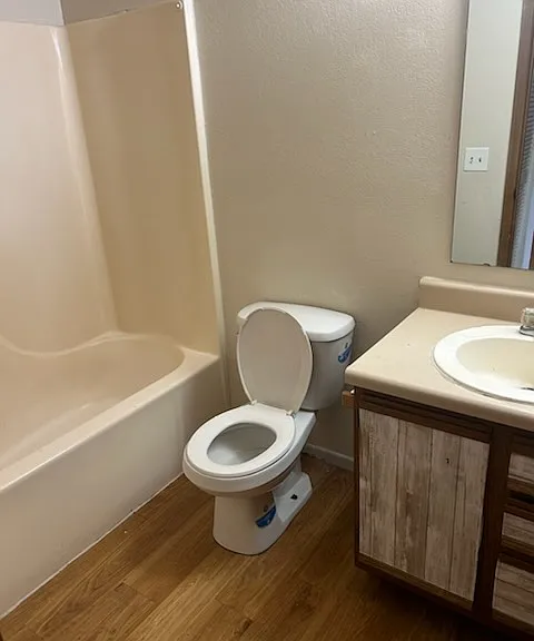 Oak Knoll Apartments — Photo 10
