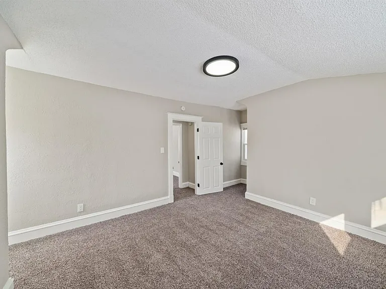 2713 Elmwood Ave — Photo 9