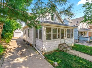 635 Adams St, Aurora, IL 60505