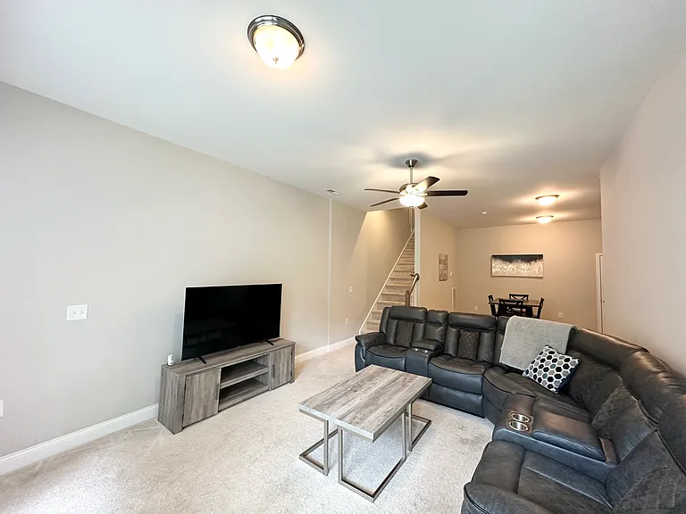 304 Fenella Dr #B — Photo 3