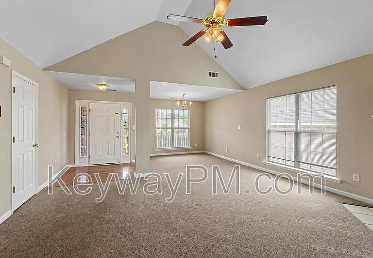 313 Elbrus Way — Photo 3