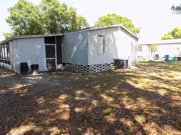 LARGE BACK YARD