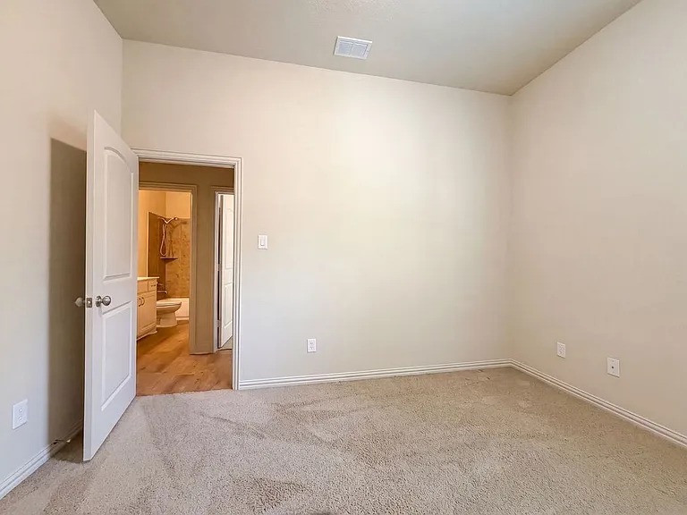 3005 S College Ave — Photo 4