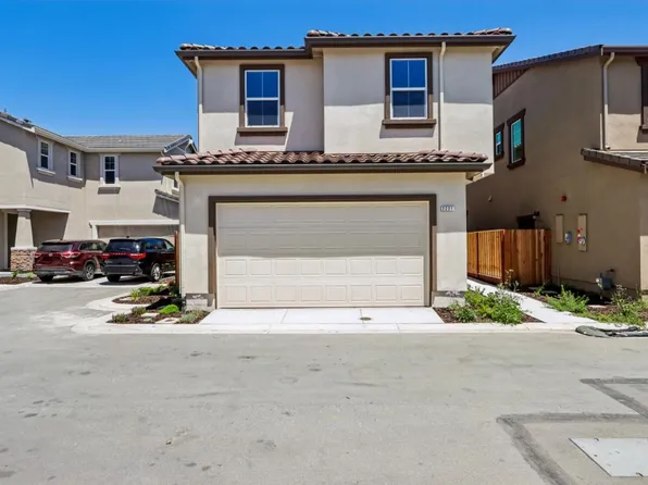 2221 Daisy Dr, Hollister, CA 95023