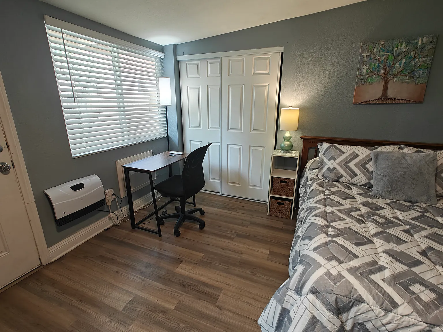 1122 Westwood Dr — Photo 3