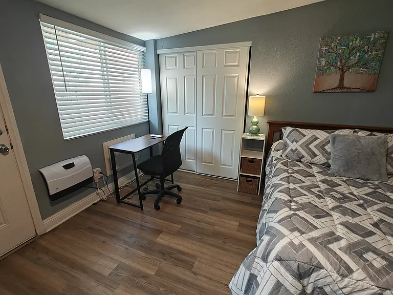 1122 Westwood Dr #4 — Photo 3