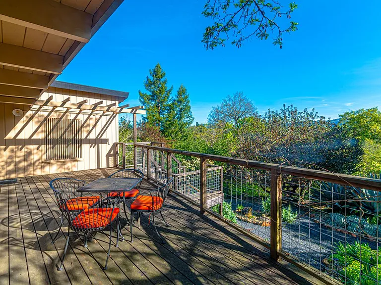 1560 Ronne Dr — Photo 26