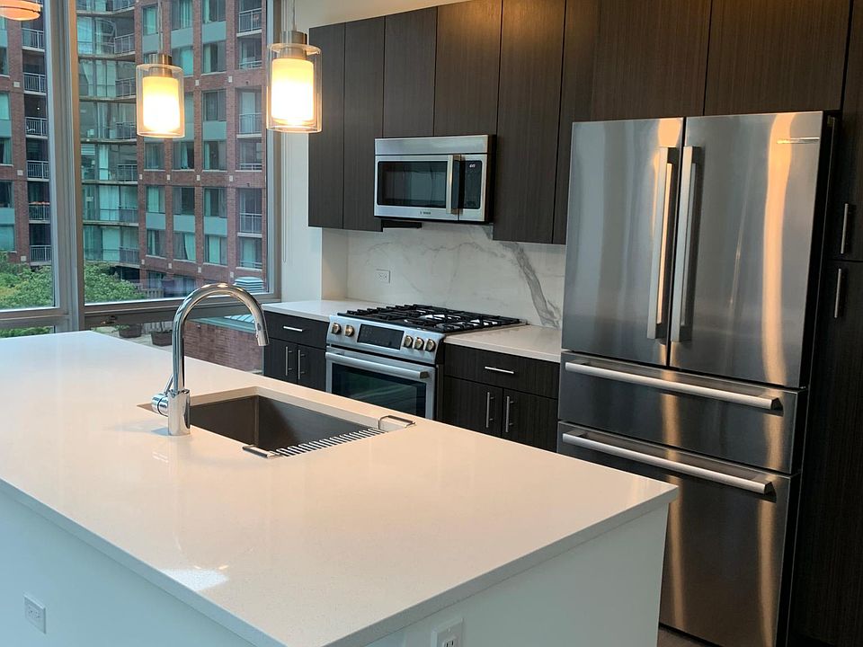 1st image of 322 E Illinois St #412
