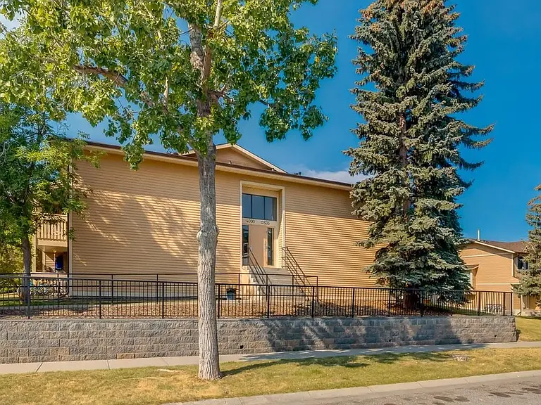 1825 Woodview Dr SW — Photo 48