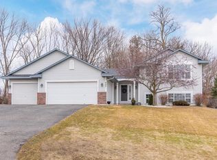 983 Sunny Ridge Dr, Carver, MN 55315