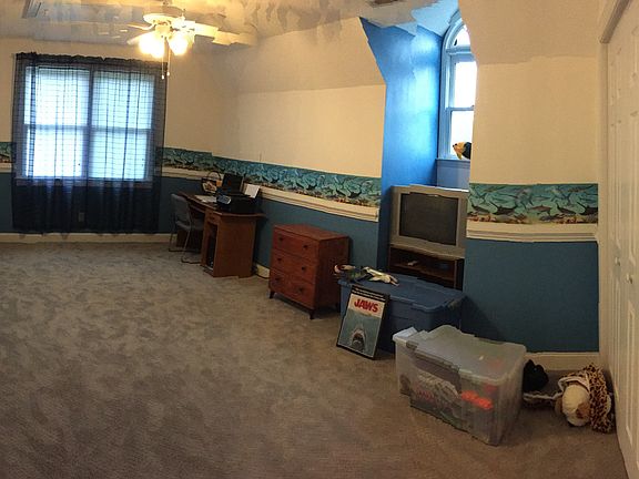 2nd larger room upstairs 