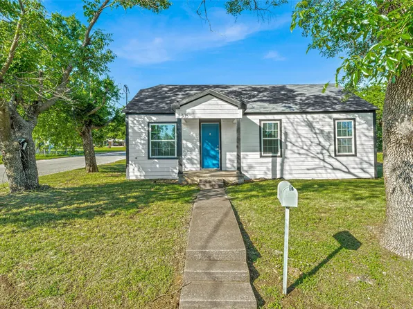 305 W Greenwood Ave, Bowie, TX 76230