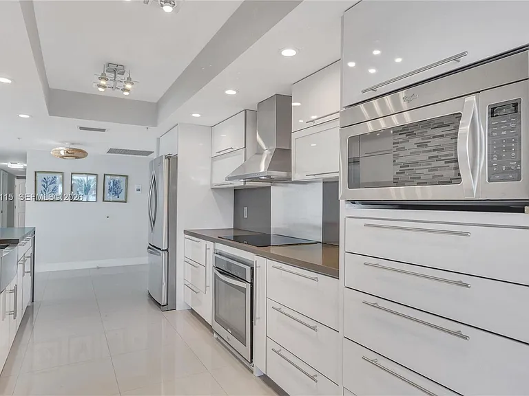 10175 Collins Ave #102 — Photo 8