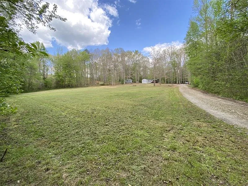 3 bed, 1216 sqft, $2,050 — Photo 3