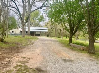 17 B St S, Bay Springs, MS 39422