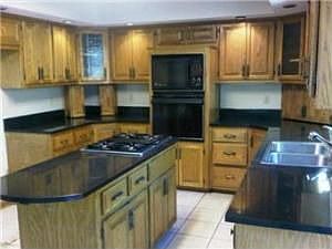 3rd image of 418 NE Medford Dr