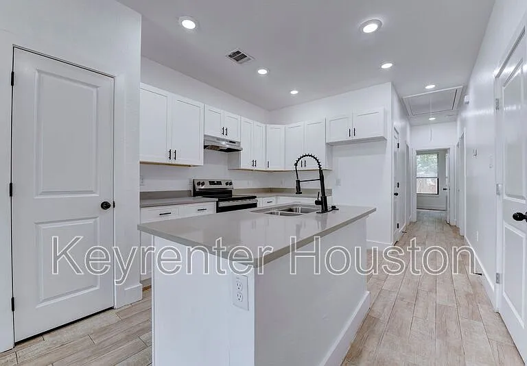 5121 Southwind St — Photo 10