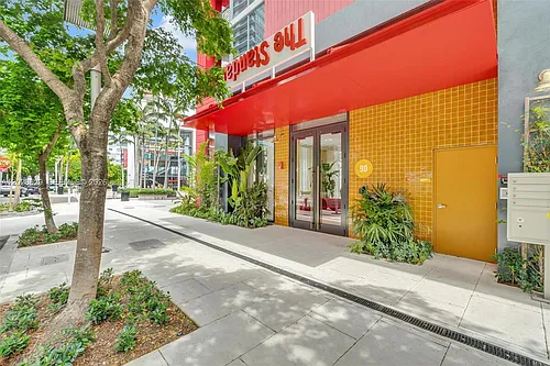 90 32nd St #909 Photo 1