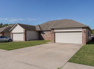 1921 S Bryson Cir, Springfield, MO 65807