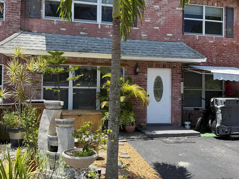 806 NW 41st Ct