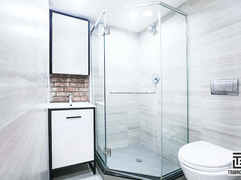 144 W 12th St #1A — Photo 10