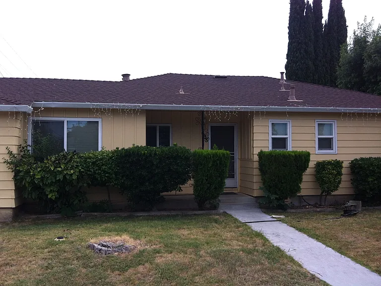 698 King Ave — Photo 1