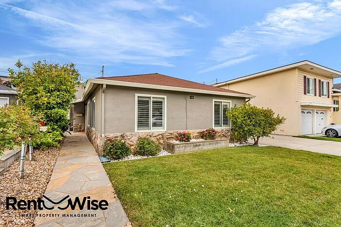 110 Cuesta Dr — Photo 2