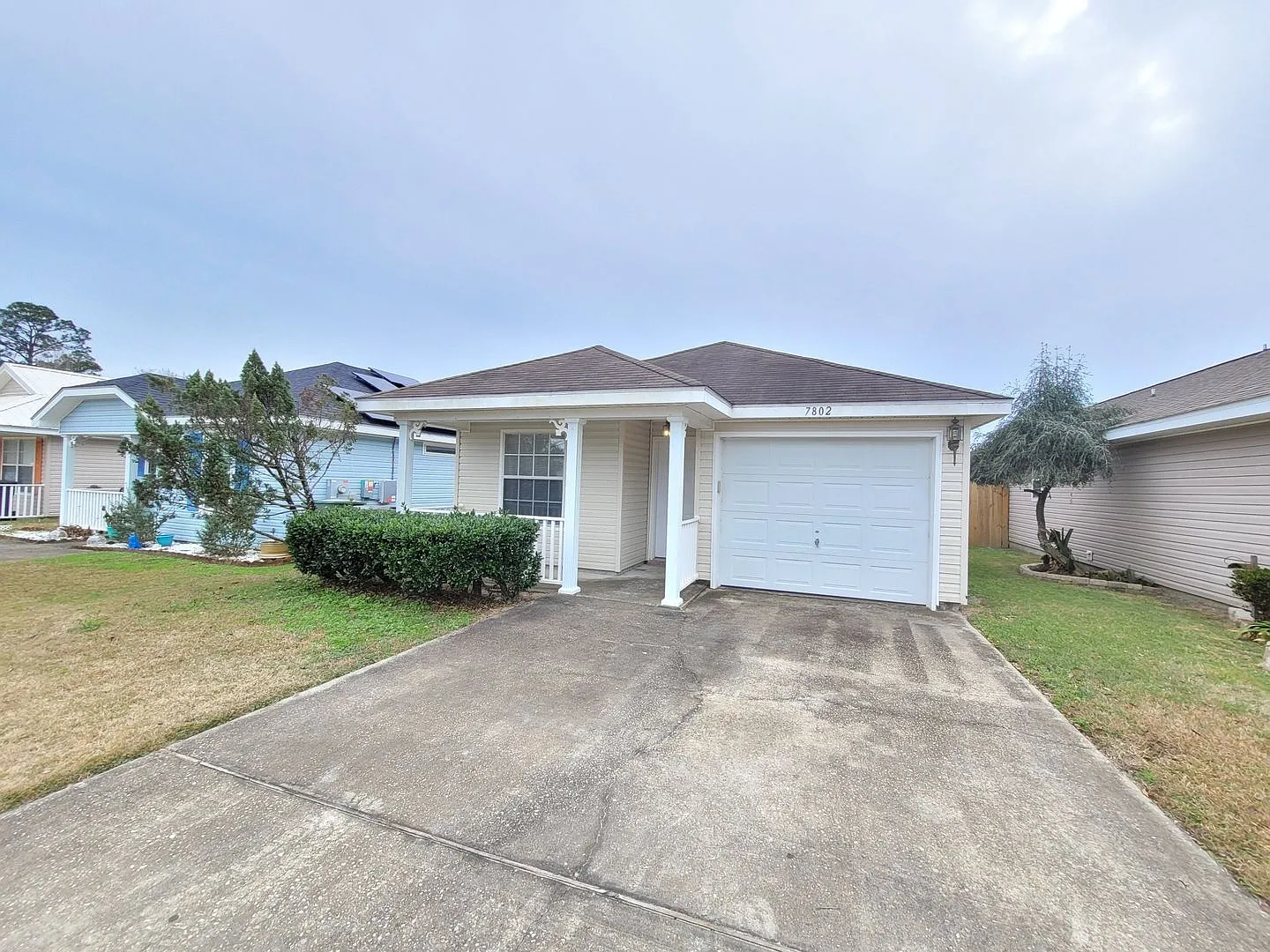 7802 Heirloom Dr. Pensacola: Move-In Special: Half Off Your First Full Month's Rent! — Photo 3