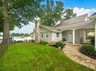 52390 Twin Lakeview Dr, Dowagiac, MI 49047